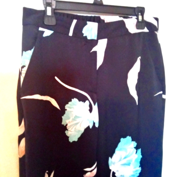 1. STATE Satin Floral Wide Leg Pant with Pockets - Picture 10 of 11